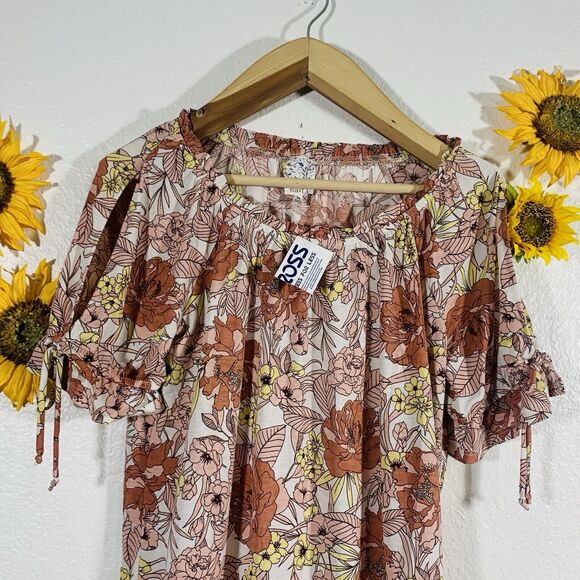 Naïf NWT Floral Retro Slit Tie Ruffle Short Sleeve Blouse Size Medium Women’s - Picture 3 of 9